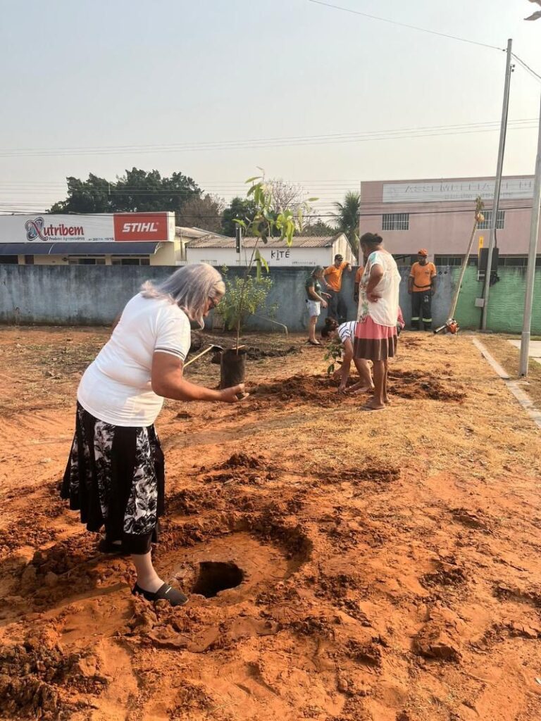 Ação Cidadania ECOmunitária planta árvores e semeia a ideia de que o futuro é ancestral Ação Cidadania ECOmunitária planta árvores e semeia a ideia de que o futuro é ancestral