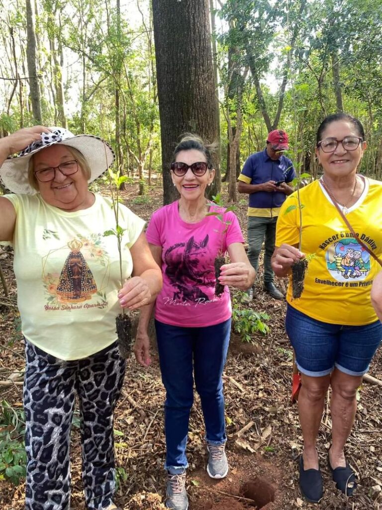 Ação Cidadania ECOmunitária planta árvores e semeia a ideia de que o futuro é ancestral Ação Cidadania ECOmunitária planta árvores e semeia a ideia de que o futuro é ancestral