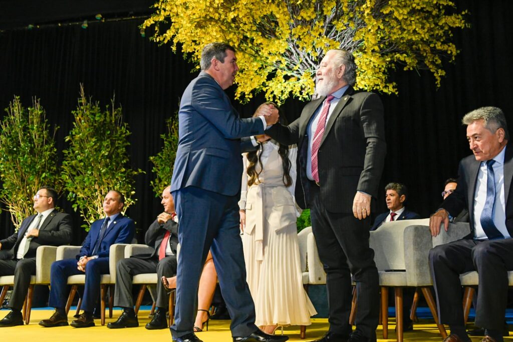Trabalhos que contribuiram para o desenvolvimento de MS são reconhecidos em homenagem Trabalhos que contribuiram para o desenvolvimento de MS são reconhecidos em homenagem