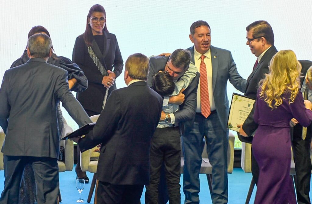 Trabalhos que contribuiram para o desenvolvimento de MS são reconhecidos em homenagem Trabalhos que contribuiram para o desenvolvimento de MS são reconhecidos em homenagem