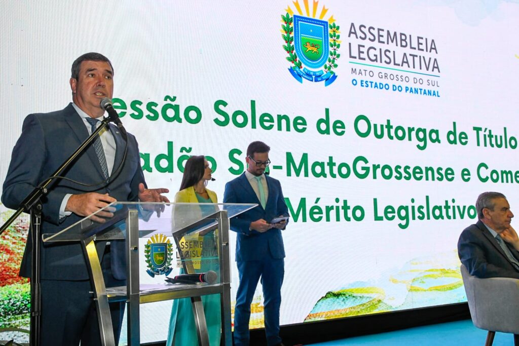 Trabalhos que contribuiram para o desenvolvimento de MS são reconhecidos em homenagem Trabalhos que contribuiram para o desenvolvimento de MS são reconhecidos em homenagem