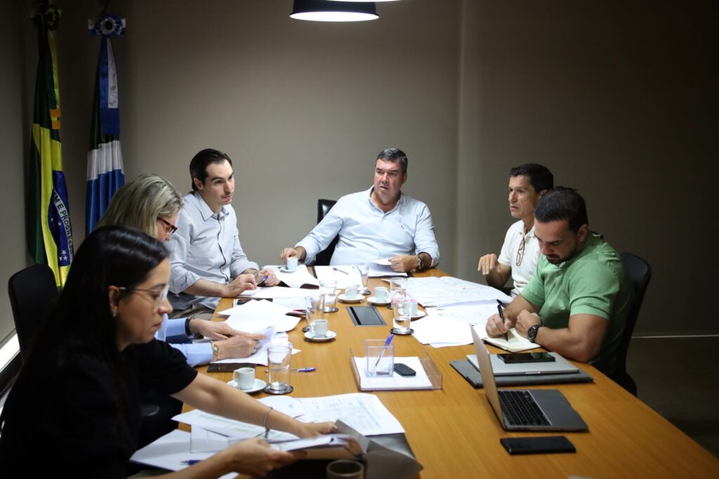 Governador se reúne com secretários para avaliar projetos e já inicia planejamento para 2025 Governador se reúne com secretários para avaliar projetos e já inicia planejamento para 2025