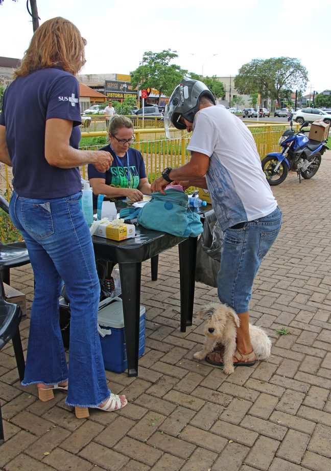 SMS imunizou mais de 120 animais contra a raiva no último sábado (9), na Feira Central SMS imunizou mais de 120 animais contra a raiva no último sábado (9), na Feira Central