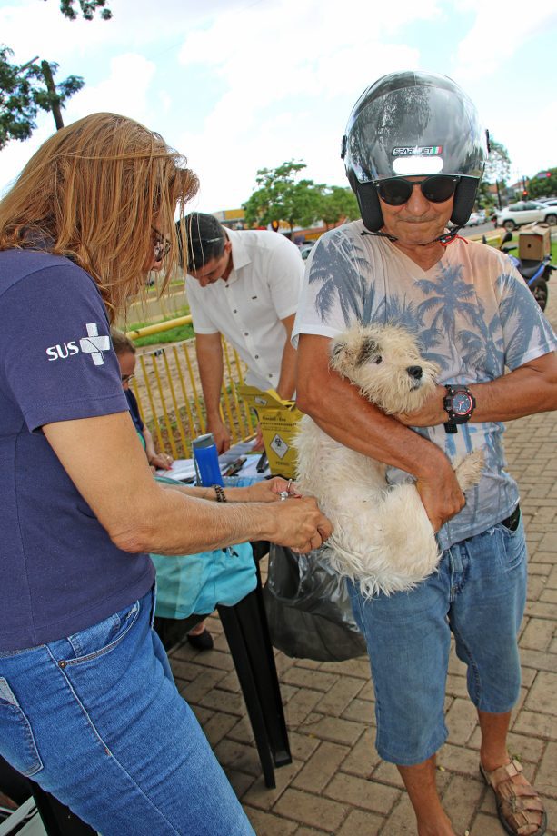 SMS imunizou mais de 120 animais contra a raiva no último sábado (9), na Feira Central SMS imunizou mais de 120 animais contra a raiva no último sábado (9), na Feira Central