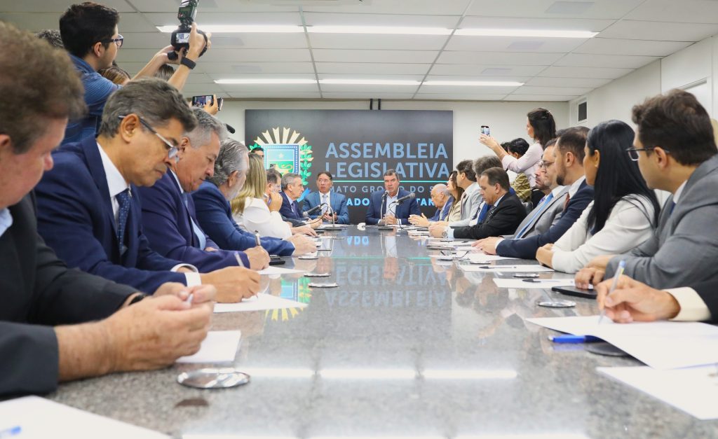 Governo de MS apresenta balanço do ano e perspectivas para 2025 à Assembleia Legislativa Governo de MS apresenta balanço do ano e perspectivas para 2025 à Assembleia Legislativa