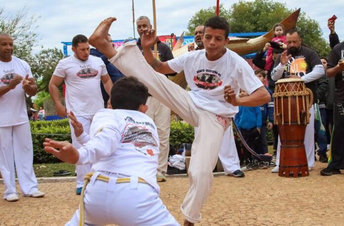 Capoeira-Alvaro-Rezende-730x480