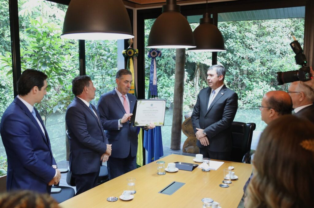 Governo de MS reforça harmonia entre poderes em visita institucional do presidente e do vice do STF Governo de MS reforça harmonia entre poderes em visita institucional do presidente e do vice do STF