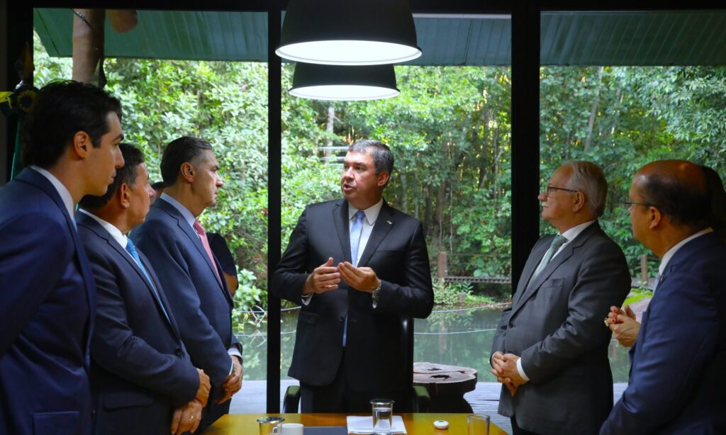 Governo de MS reforça harmonia entre poderes em visita institucional do presidente e do vice do STF Governo de MS reforça harmonia entre poderes em visita institucional do presidente e do vice do STF