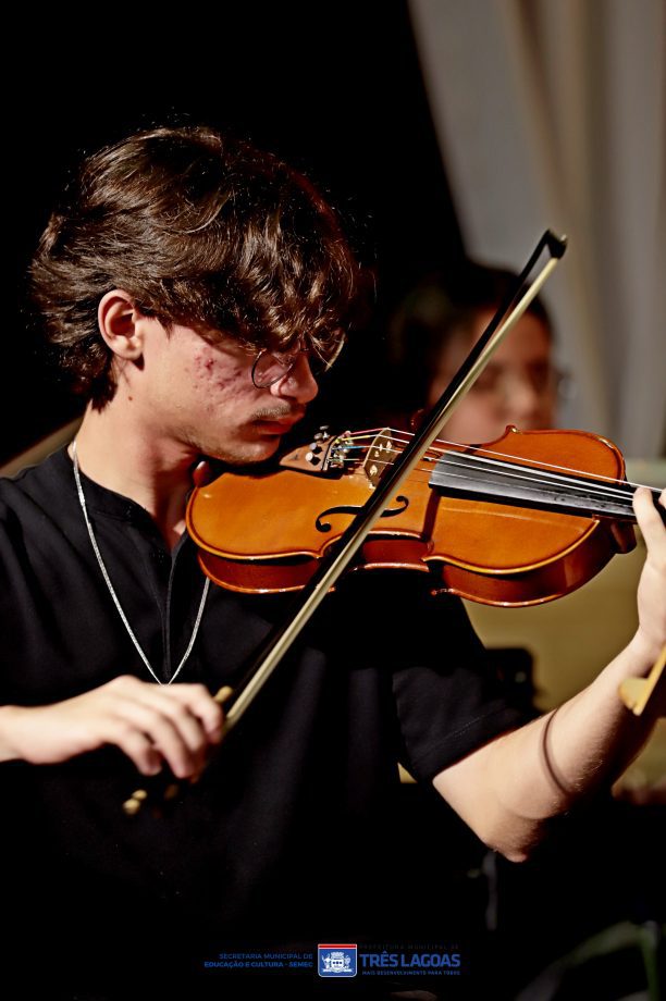 Música e cinema encantam Três Lagoas na Apresentação “Luz, Câmera e Música” Música e cinema encantam Três Lagoas na Apresentação “Luz, Câmera e Música”