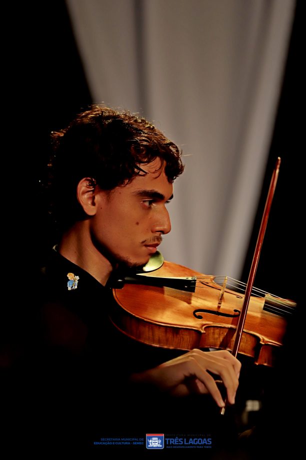Música e cinema encantam Três Lagoas na Apresentação “Luz, Câmera e Música” Música e cinema encantam Três Lagoas na Apresentação “Luz, Câmera e Música”