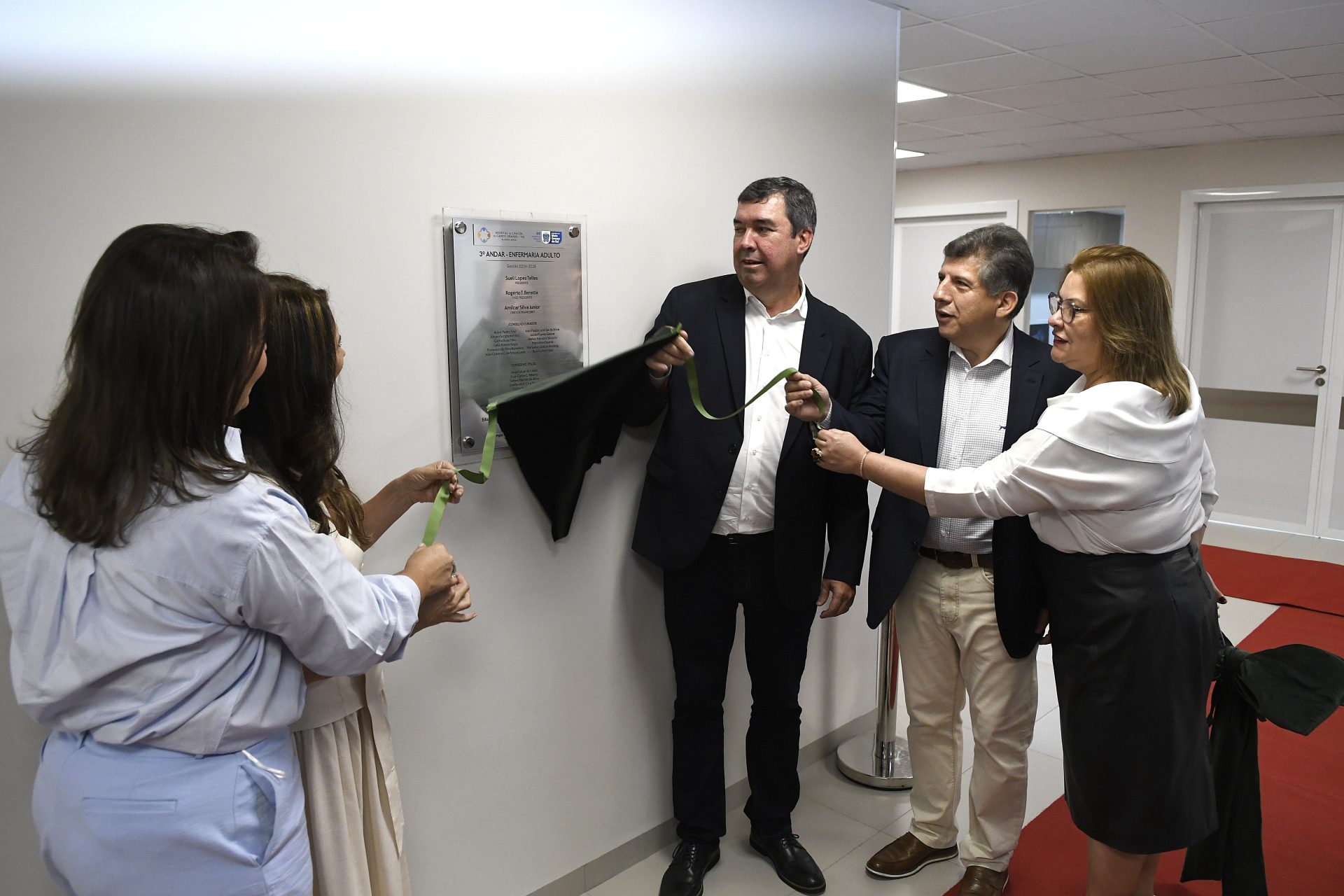 Com apoio do Governo de MS, Hospital do Câncer entrega terceiro andar com 32 novos leitos à população Com apoio do Governo de MS, Hospital do Câncer entrega terceiro andar com 32 novos leitos à população