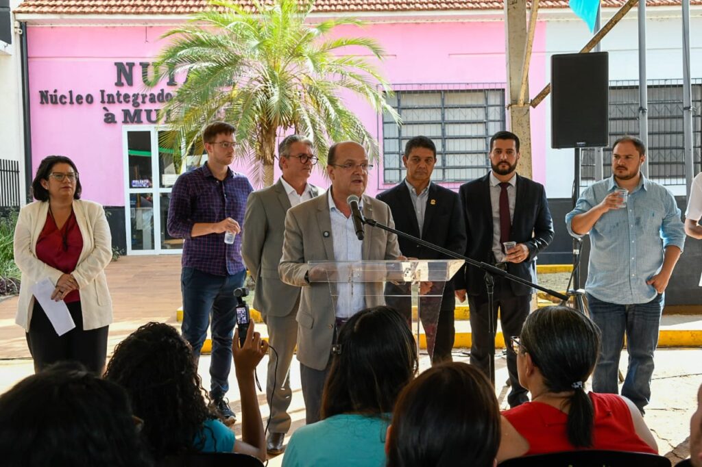 Governo reforça segurança e acolhimento com 1ª delegacia em Figueirão e núcleo especializado em Rio Brilhante Governo reforça segurança e acolhimento com 1ª delegacia em Figueirão e núcleo especializado em Rio Brilhante