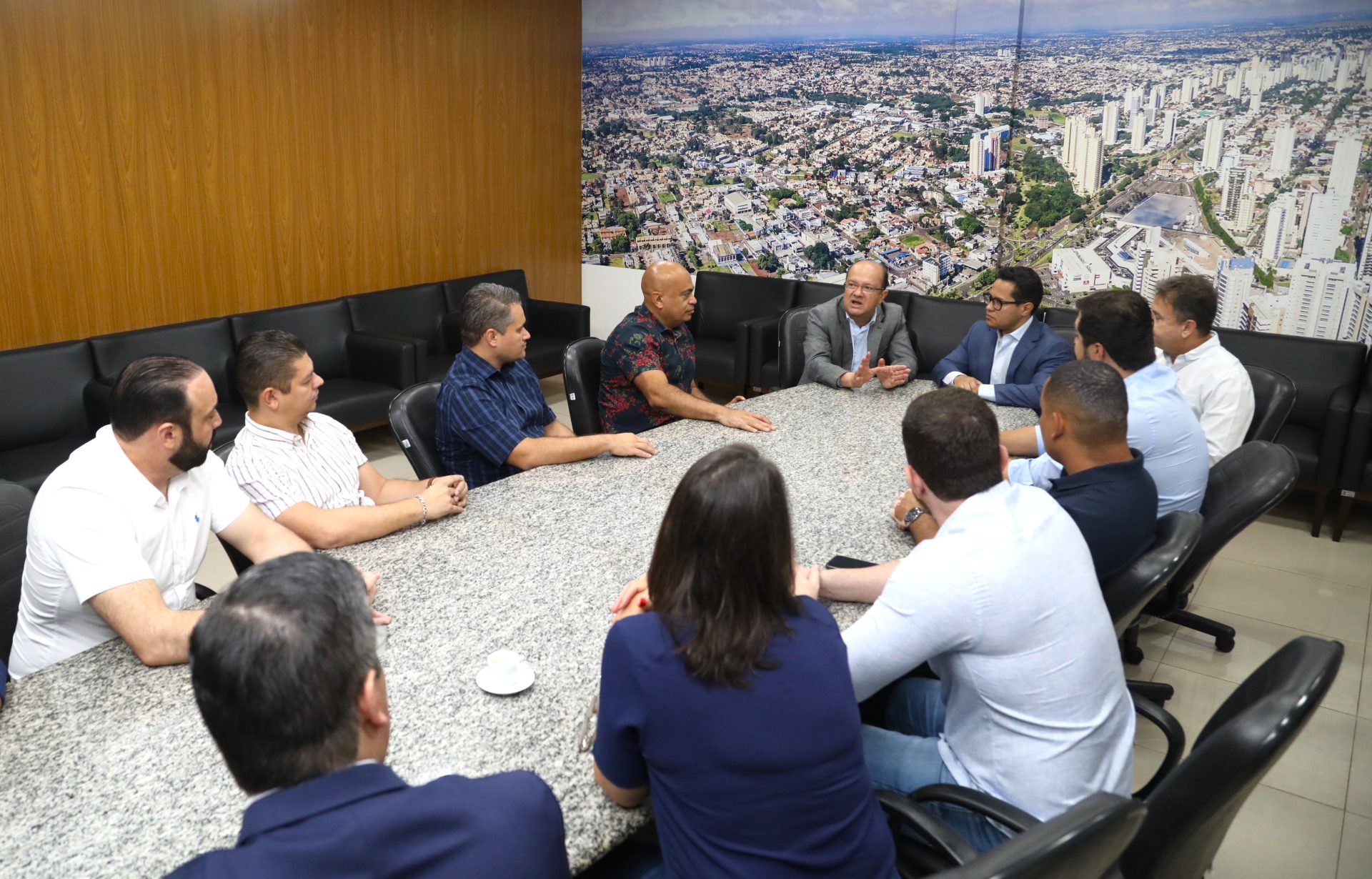 Governador em exercício reforça parcerias em agenda municipalista e harmonia entre poderes Governador em exercício reforça parcerias em agenda municipalista e harmonia entre poderes