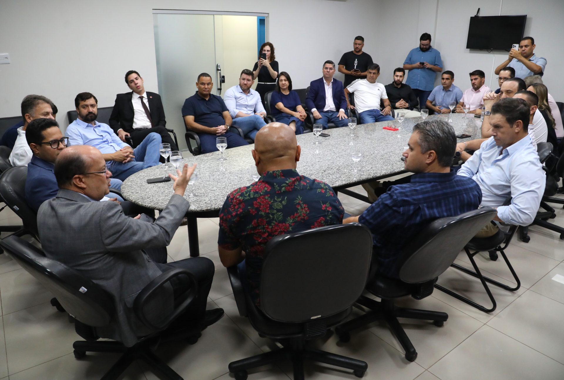 Governador em exercício reforça parcerias em agenda municipalista e harmonia entre poderes Governador em exercício reforça parcerias em agenda municipalista e harmonia entre poderes