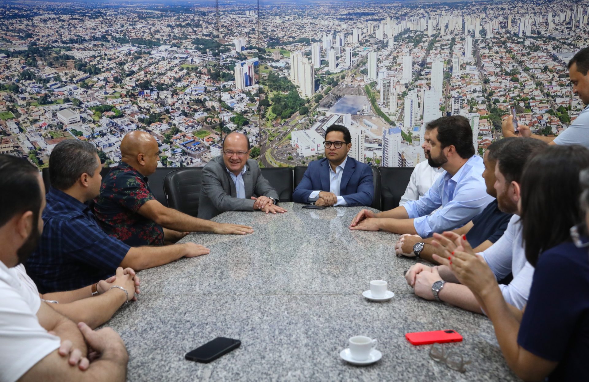 Governador em exercício reforça parcerias em agenda municipalista e harmonia entre poderes Governador em exercício reforça parcerias em agenda municipalista e harmonia entre poderes