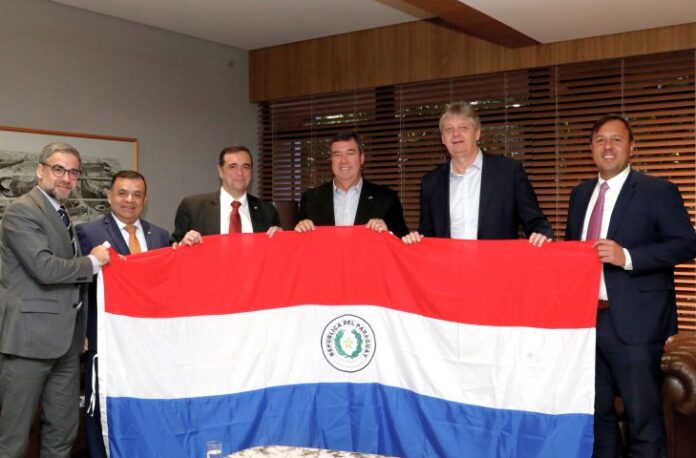 Embaixador-do-PY-Juan-Angel-Delgadillo-Foto-Saul-Schramm-4-730x480
