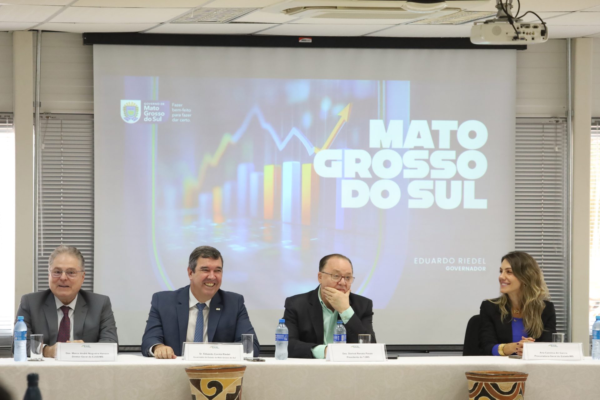 Aos novos magistrados, governador mostra cenário de crescimento econômico com inclusão em MS Aos novos magistrados, governador mostra cenário de crescimento econômico com inclusão em MS
