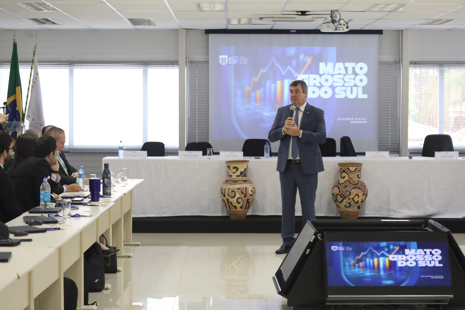 Aos novos magistrados, governador mostra cenário de crescimento econômico com inclusão em MS Aos novos magistrados, governador mostra cenário de crescimento econômico com inclusão em MS