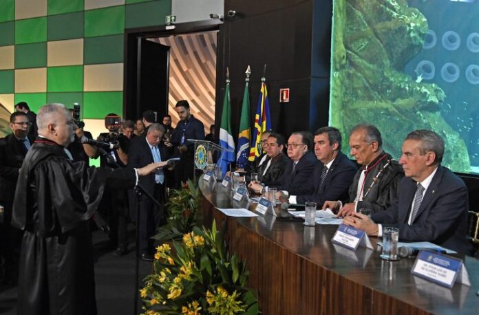 Governador-participa-da-Posse-da-Administracao-do-TRE-MS-Foto-Bruno-Rezende-02-730x480