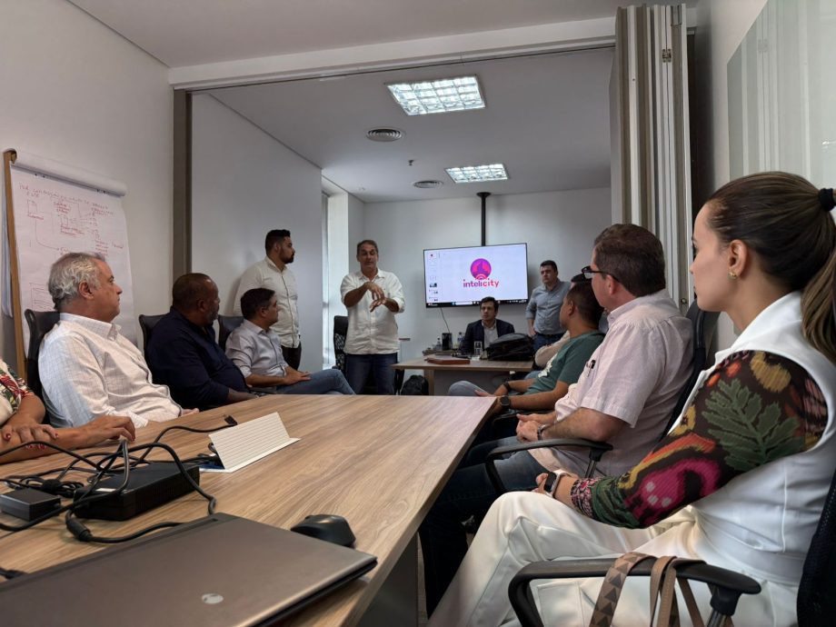 Prefeito Dr. Cassiano Maia participa de reunião com a startup Intelicity em São Paulo Prefeito Dr. Cassiano Maia participa de reunião com a startup Intelicity em São Paulo
