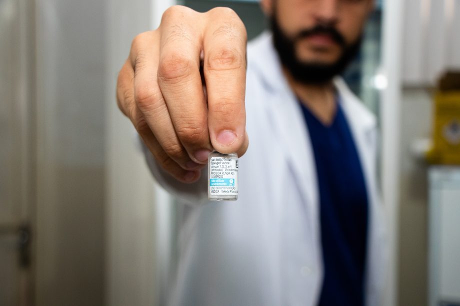 SMS realiza plantão do “MS Vacina Mais – Dengue”; campanha continua até 25 de fevereiro SMS realiza plantão do “MS Vacina Mais – Dengue”; campanha continua até 25 de fevereiro