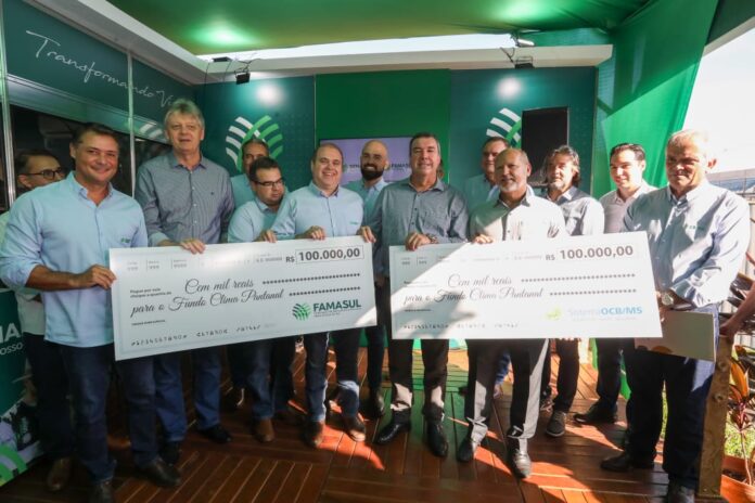 Governador-cumpre-agenda-na-Expogrande-e-se-reune-na-FAMASUL-Foto-Saul-Schramm-03