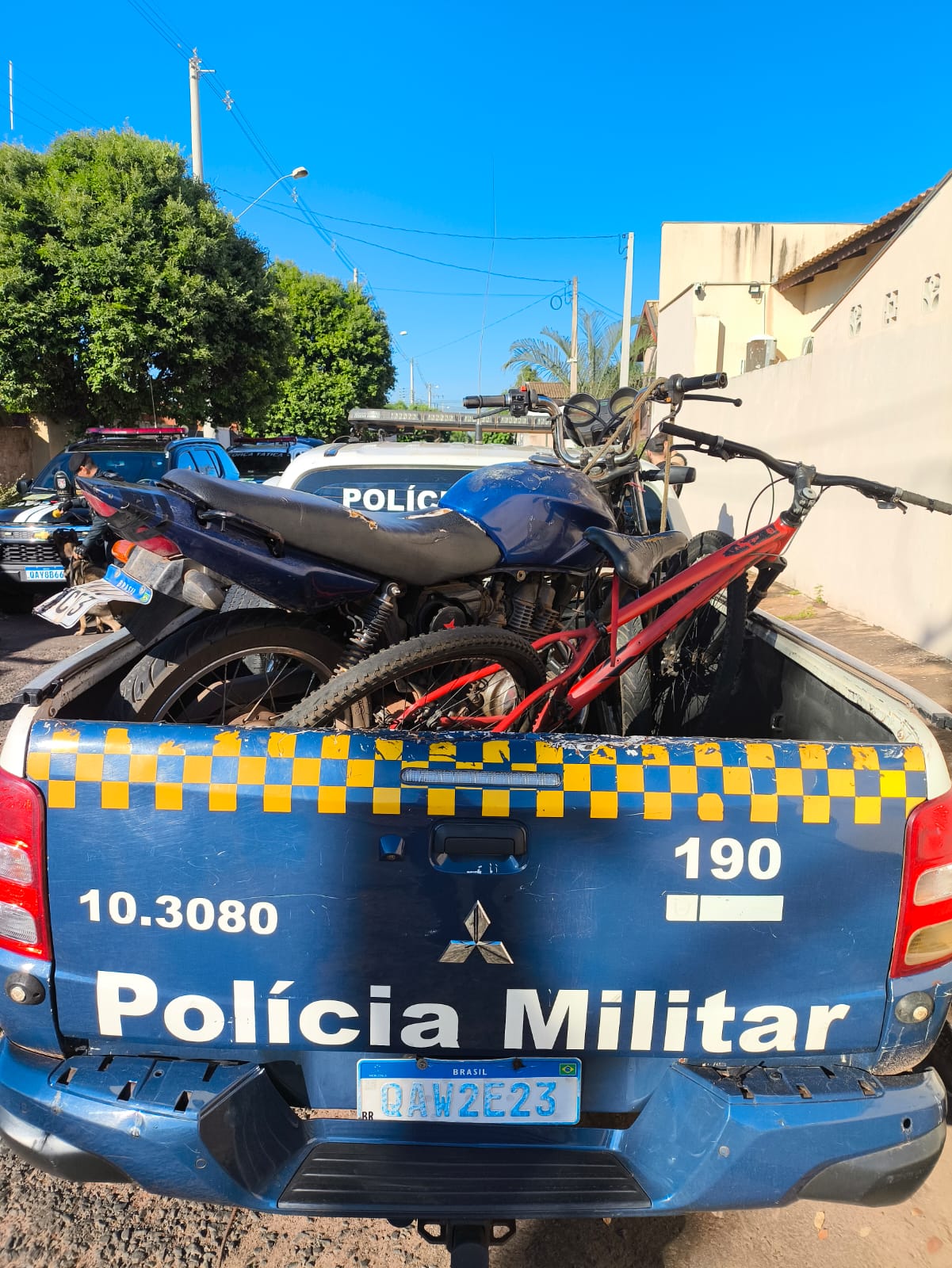 Quatro são detidos durante operação policial em Três Lagoas; armas, drogas e objetos furtados são apreendidos Quatro são detidos durante operação policial em Três Lagoas; armas, drogas e objetos furtados são apreendidos