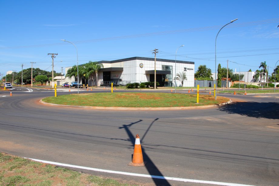 SEINTRA finaliza rotatória em frente à AEMS, ligando três avenidas SEINTRA finaliza rotatória em frente à AEMS, ligando três avenidas