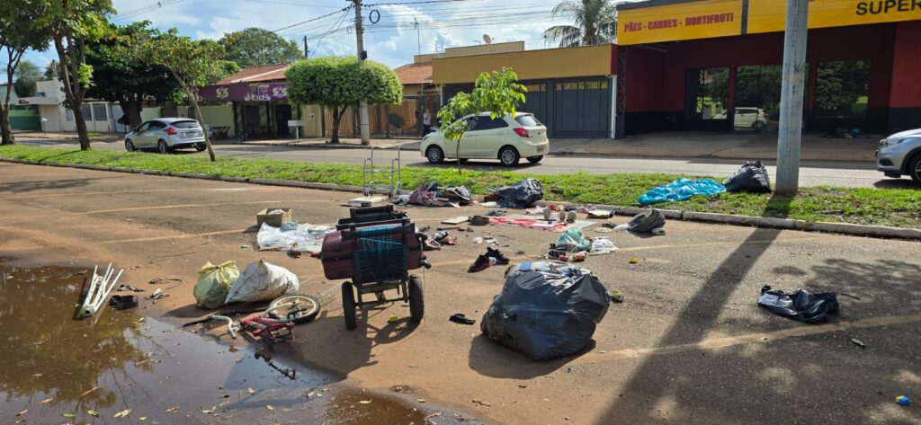 Moradores de rua seguem ocupando pontos públicos de Três Lagoas; população pede providências