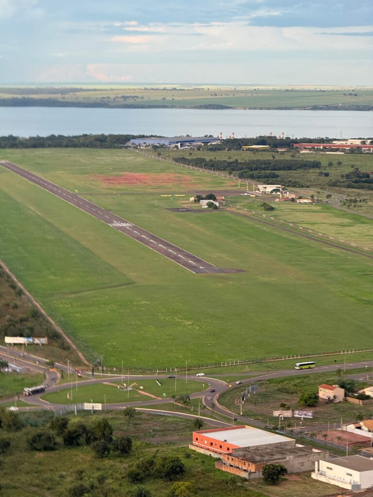 Vale da Celulose precisa voar: Três Lagoas mira reconexão aérea com a GOL para atender expansão industrial Vale da Celulose precisa voar: Três Lagoas mira reconexão aérea com a GOL para atender expansão industrial