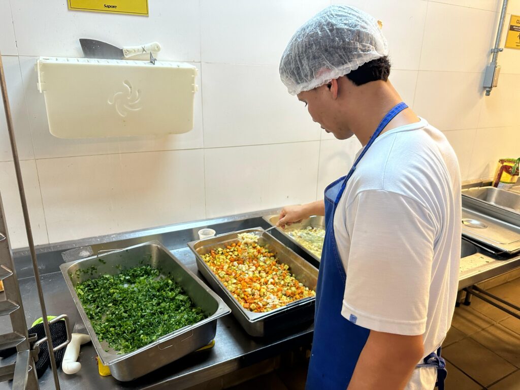Com mais de 1,1 milhão de refeições/ano, alimentação de funcionários da Suzano impulsiona a economia de MS Com mais de 1,1 milhão de refeições/ano, alimentação de funcionários da Suzano impulsiona a economia de MS