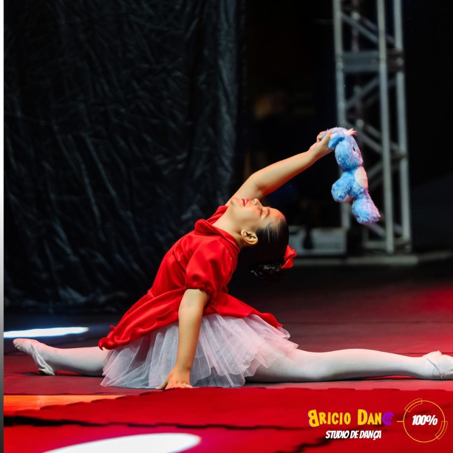 Três Lagoas se destaca em festival de dança com vários troféus e talentos locais Três Lagoas se destaca em festival de dança com vários troféus e talentos locais