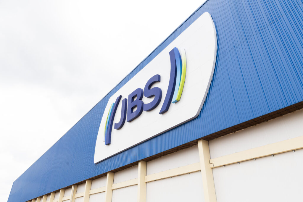 JBS conclui registro na SEC e chama assembleia para votar dupla listagem