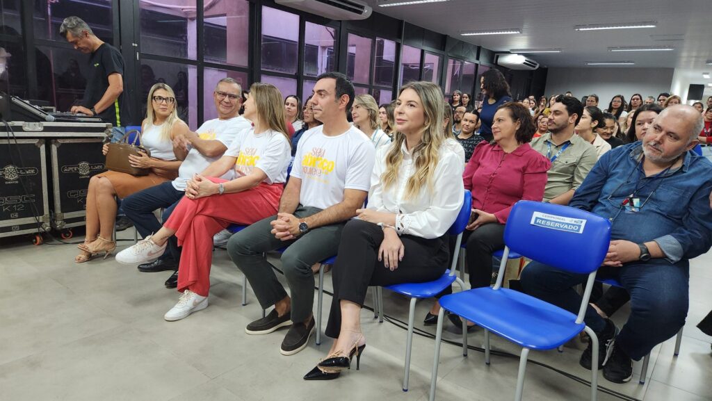 Dia D de solidariedade: SED realiza entrega simbólica de doações para a campanha ‘Seu Abraço Aquece’