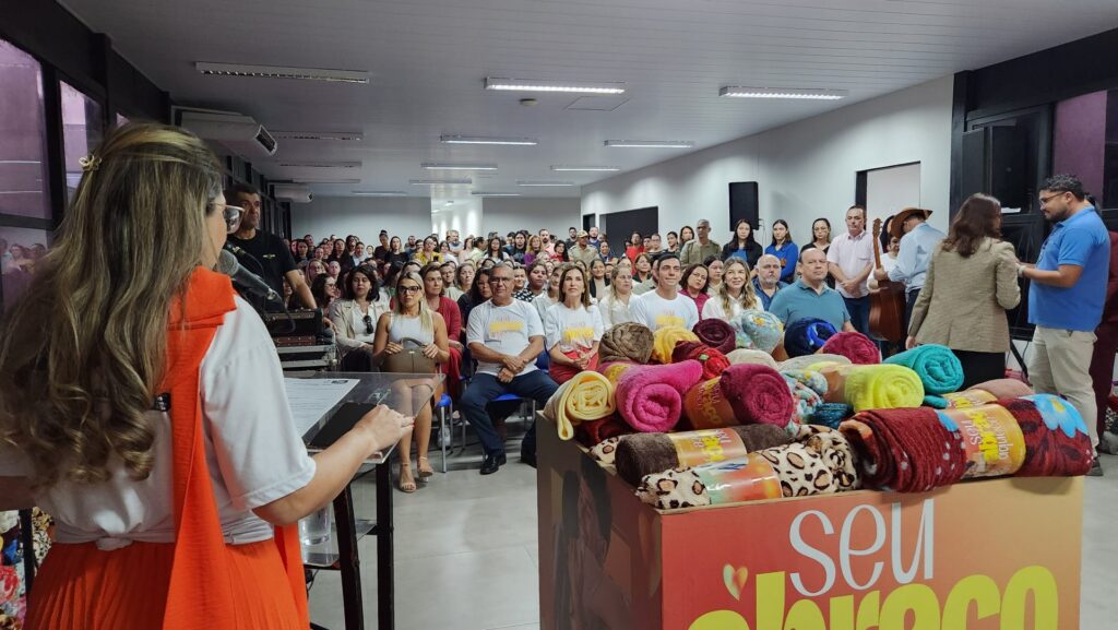 Dia D de solidariedade: SED realiza entrega simbólica de doações para a campanha ‘Seu Abraço Aquece’