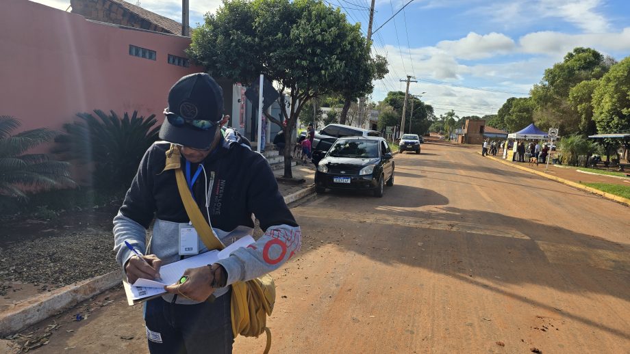 Equipes da Saúde promovem blitz educativa no Distrito de Arapuá para ajudar no combate ao mosquito Aedes aegypti