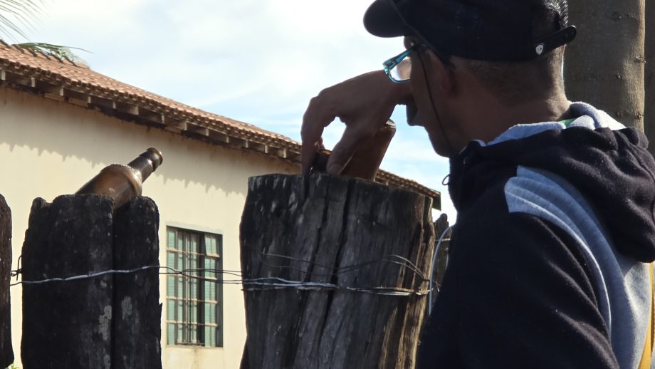 Equipes da Saúde promovem blitz educativa no Distrito de Arapuá para ajudar no combate ao mosquito Aedes aegypti