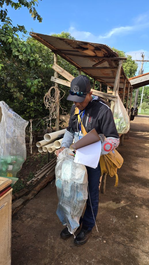 Equipes da Saúde promovem blitz educativa no Distrito de Arapuá para ajudar no combate ao mosquito Aedes aegypti