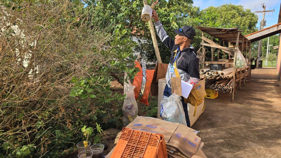 Equipes da Saúde promovem blitz educativa no Distrito de Arapuá para ajudar no combate ao mosquito Aedes aegypti