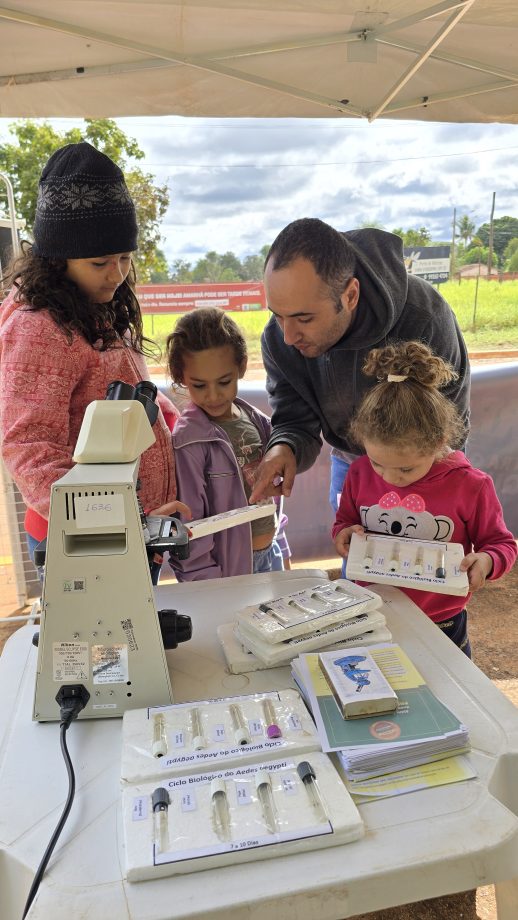Equipes da Saúde promovem blitz educativa no Distrito de Arapuá para ajudar no combate ao mosquito Aedes aegypti
