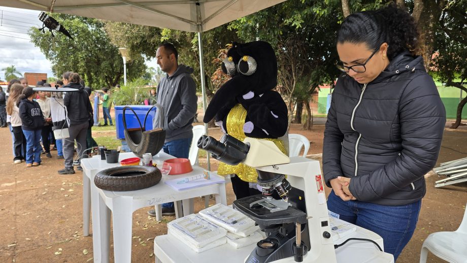 Equipes da Saúde promovem blitz educativa no Distrito de Arapuá para ajudar no combate ao mosquito Aedes aegypti