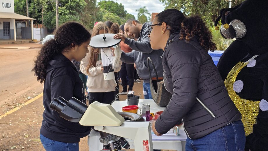 Equipes da Saúde promovem blitz educativa no Distrito de Arapuá para ajudar no combate ao mosquito Aedes aegypti