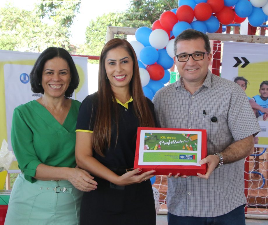 Prefeitura distribui mais de mil kits de materiais a professores da REME de Três Lagoas