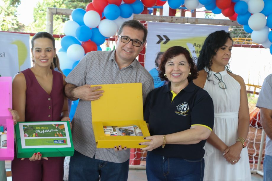 Prefeitura distribui mais de mil kits de materiais a professores da REME de Três Lagoas