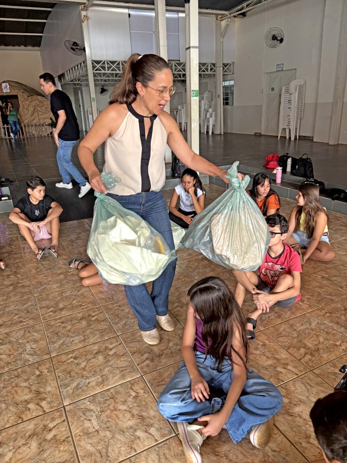 Prefeitura realiza nova oficina ambiental para crianças da catequese da Paróquia Nossa Senhora Aparecida Prefeitura realiza nova oficina ambiental para crianças da catequese da Paróquia Nossa Senhora Aparecida