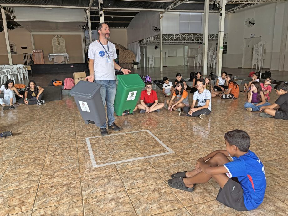 Prefeitura realiza nova oficina ambiental para crianças da catequese da Paróquia Nossa Senhora Aparecida Prefeitura realiza nova oficina ambiental para crianças da catequese da Paróquia Nossa Senhora Aparecida