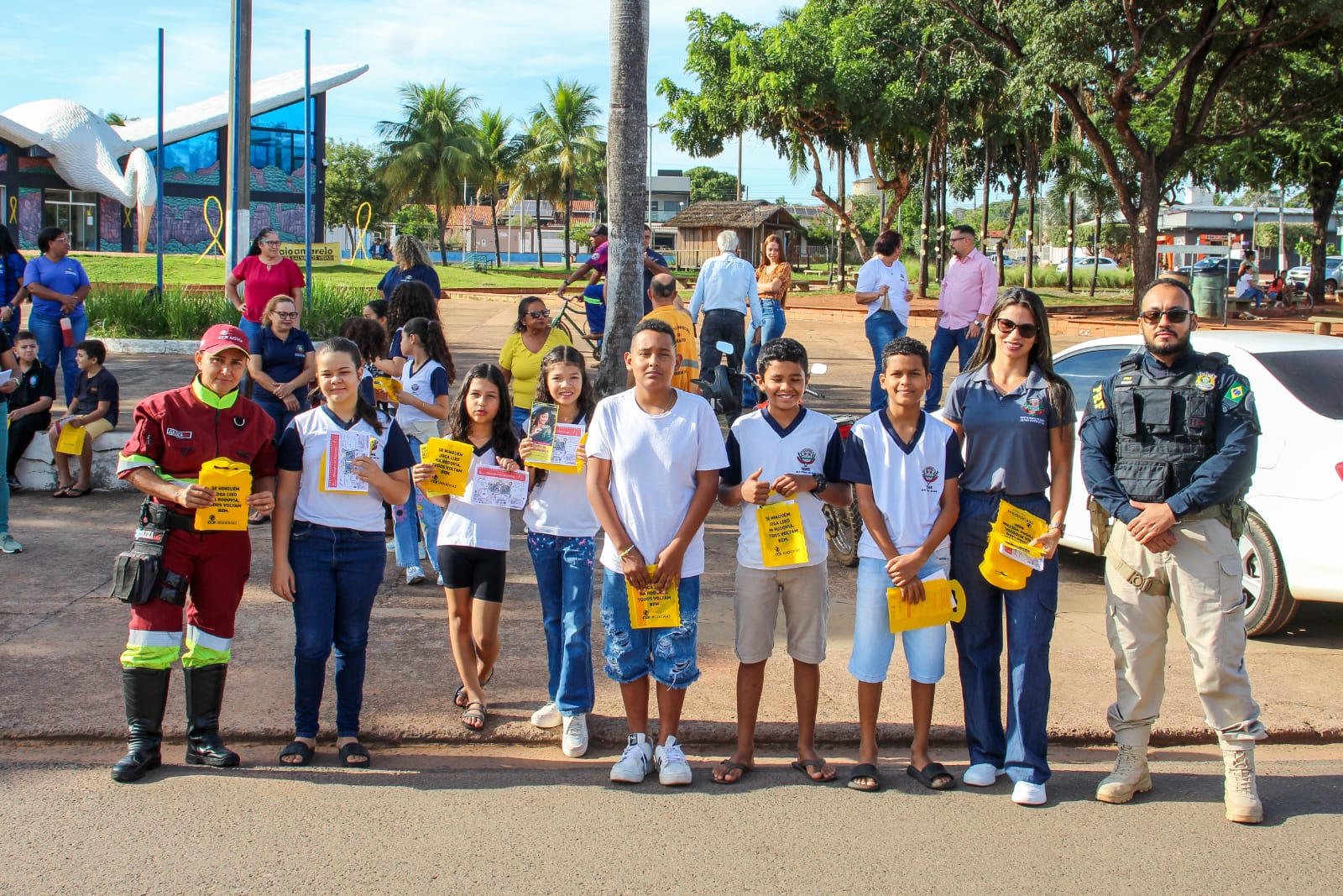 CCR MSVia promove blitz educativa com crianças em Rio Verde de MT pelo Maio Amarelo CCR MSVia promove blitz educativa com crianças em Rio Verde de MT pelo Maio Amarelo