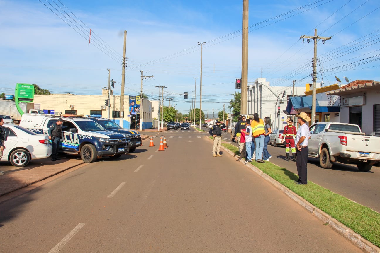 CCR MSVia promove blitz educativa com crianças em Rio Verde de MT pelo Maio Amarelo CCR MSVia promove blitz educativa com crianças em Rio Verde de MT pelo Maio Amarelo