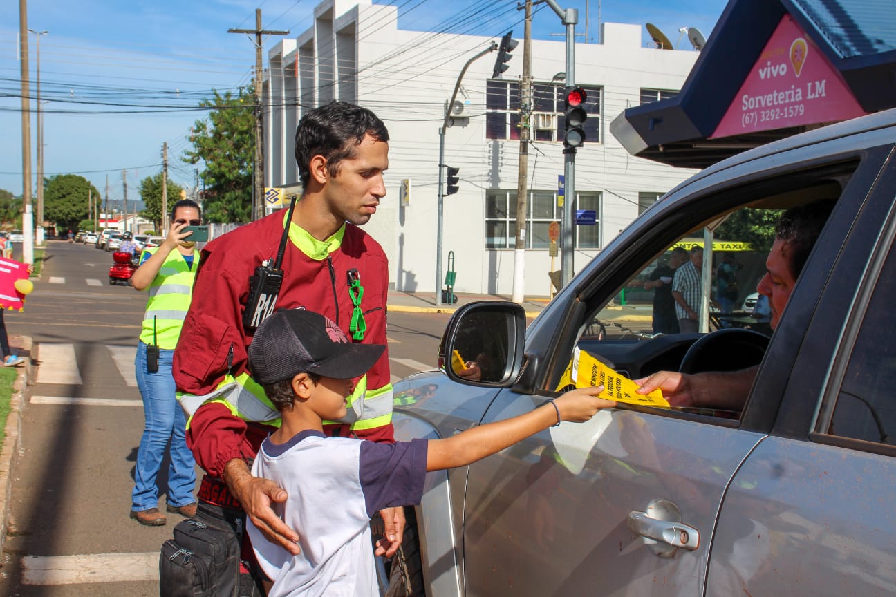 CCR MSVia promove blitz educativa com crianças em Rio Verde de MT pelo Maio Amarelo CCR MSVia promove blitz educativa com crianças em Rio Verde de MT pelo Maio Amarelo