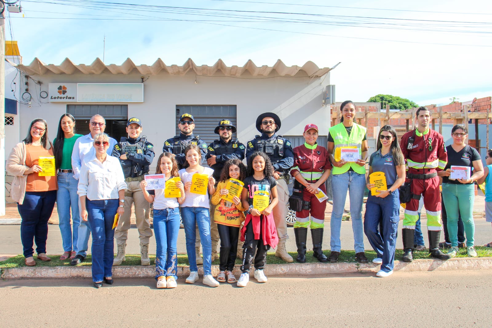 CCR MSVia promove blitz educativa com crianças em Rio Verde de MT pelo Maio Amarelo CCR MSVia promove blitz educativa com crianças em Rio Verde de MT pelo Maio Amarelo